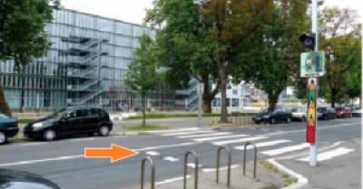 La zone tampon de sécurité devant un passage piéton en expérimentation à Strasbourg