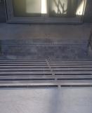 Profil plat ALU XP40 noir utilisé sur marches d'escalier en extérieur