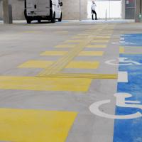 Bande d'aide à l'orientation intérieure jaune TacGuide™ - Parking souterrain de Costco (91)