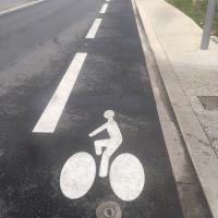 Homme à vélo blanc T-SIGN - Angoulême