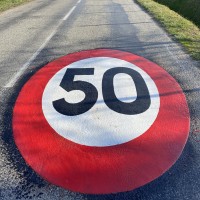 Panneau de limitation de vitesse 50km/h PREMARK™ couleur appliqué au sol - Belpech (11)